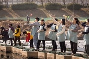 코웨이, 안양천에서 EM 흙공 봉사활동 펼쳐
