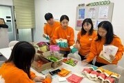bhc 치킨 대학생 봉사단, 노인의 날 맞아 어르신 간식 나눔 봉사